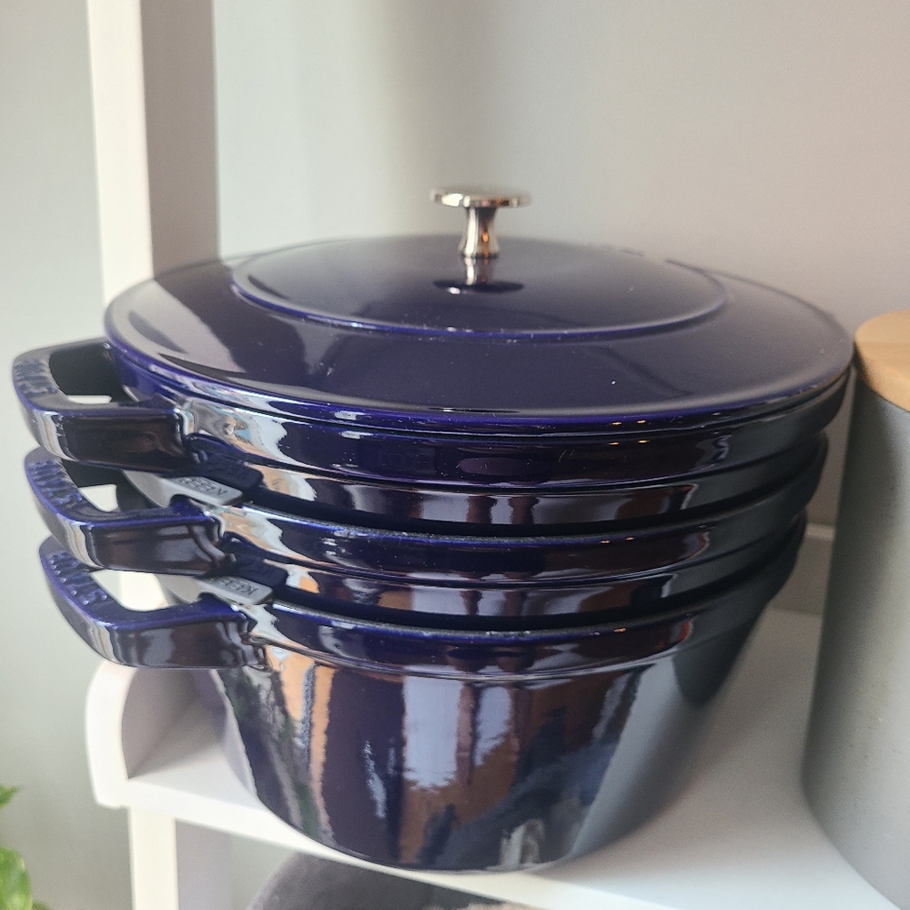 Staub nesting pots